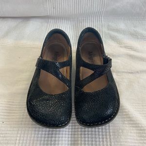 Women’s Algeria size 38